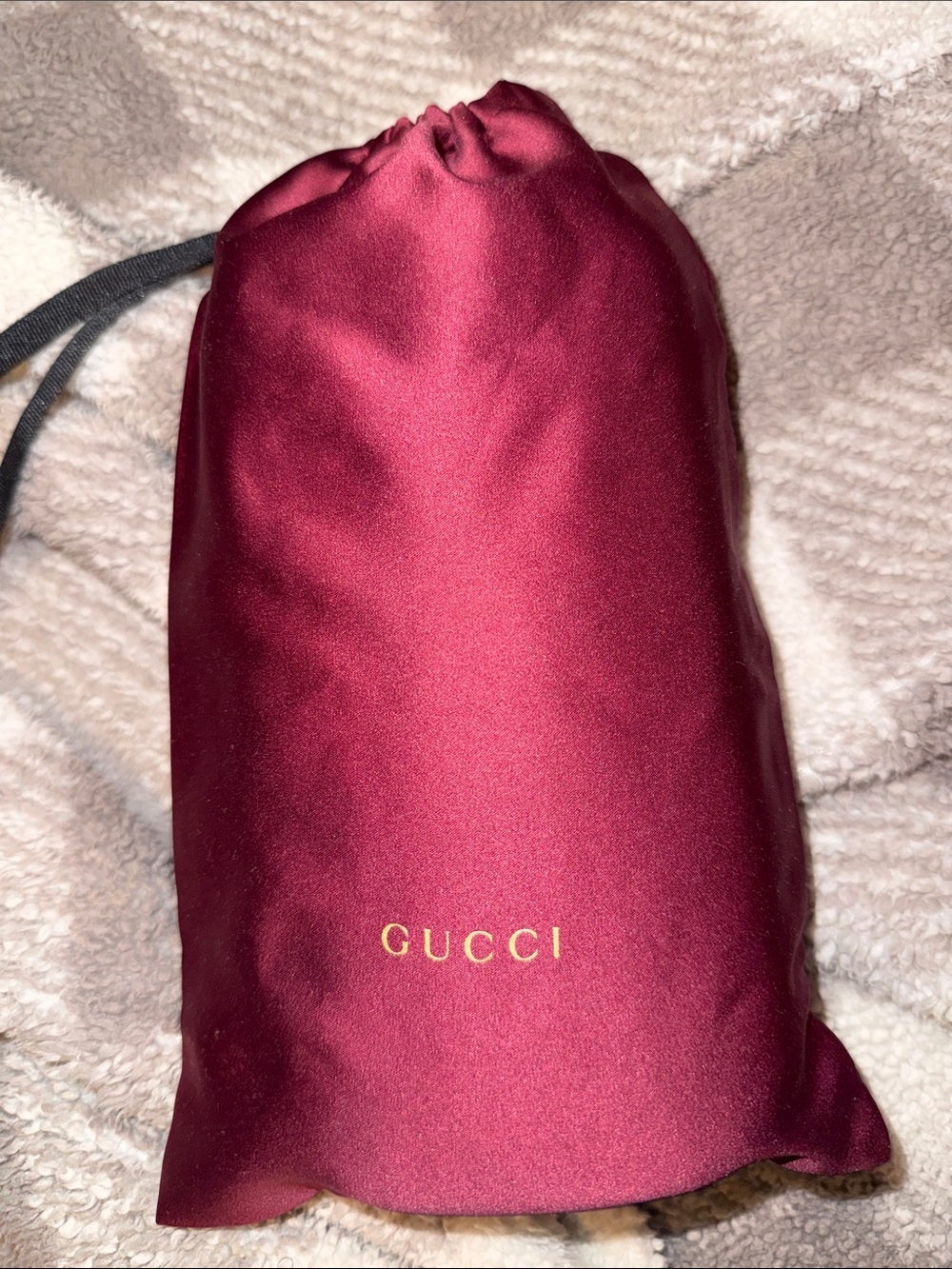 Gucci Wine Satin Drawstring Pouch with Gold Logo. Never worn no gift envelope.